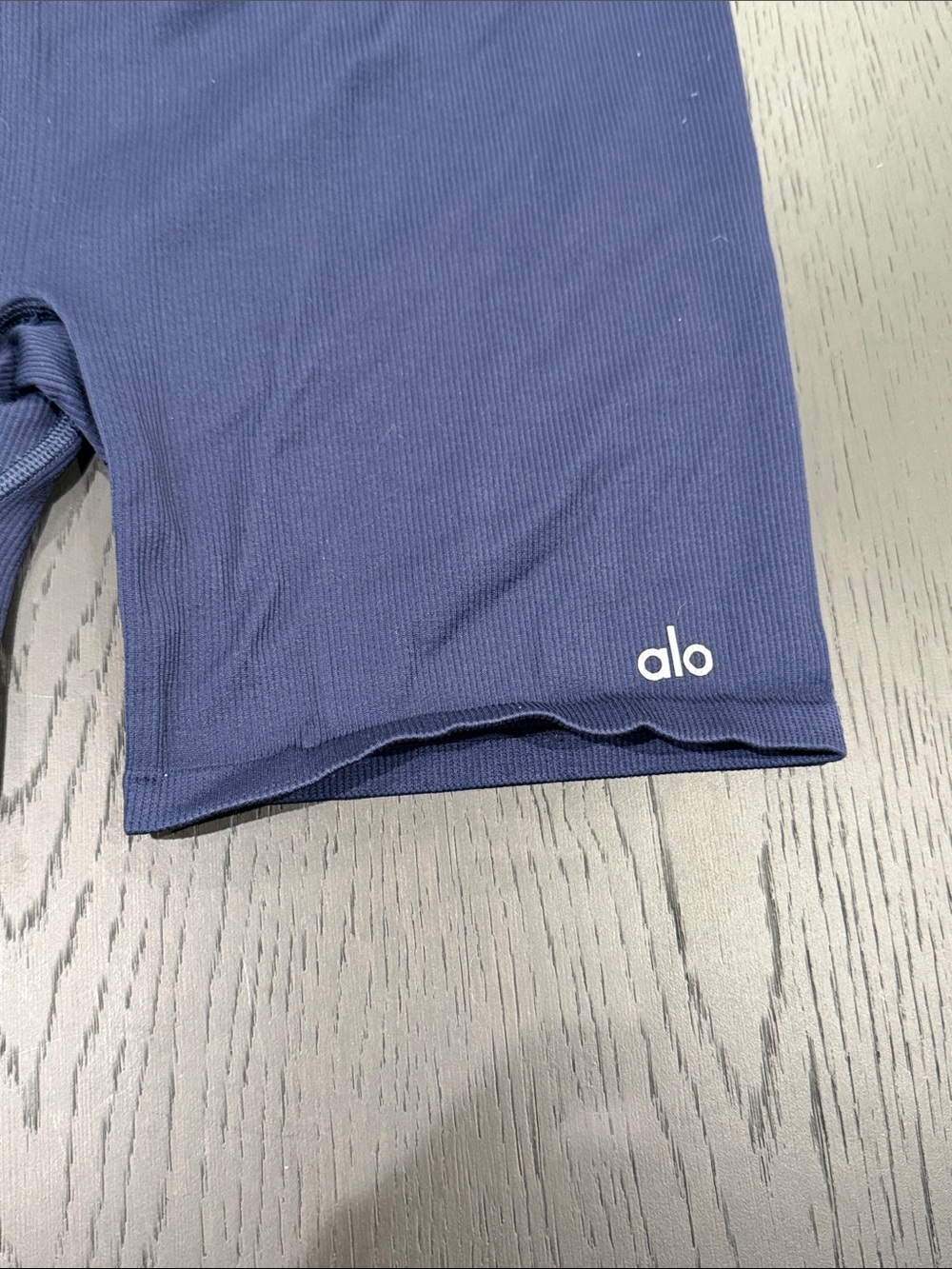 ALO 5 Inch Seamless Ribbed Favorite Shorts - Picture 2 of 5